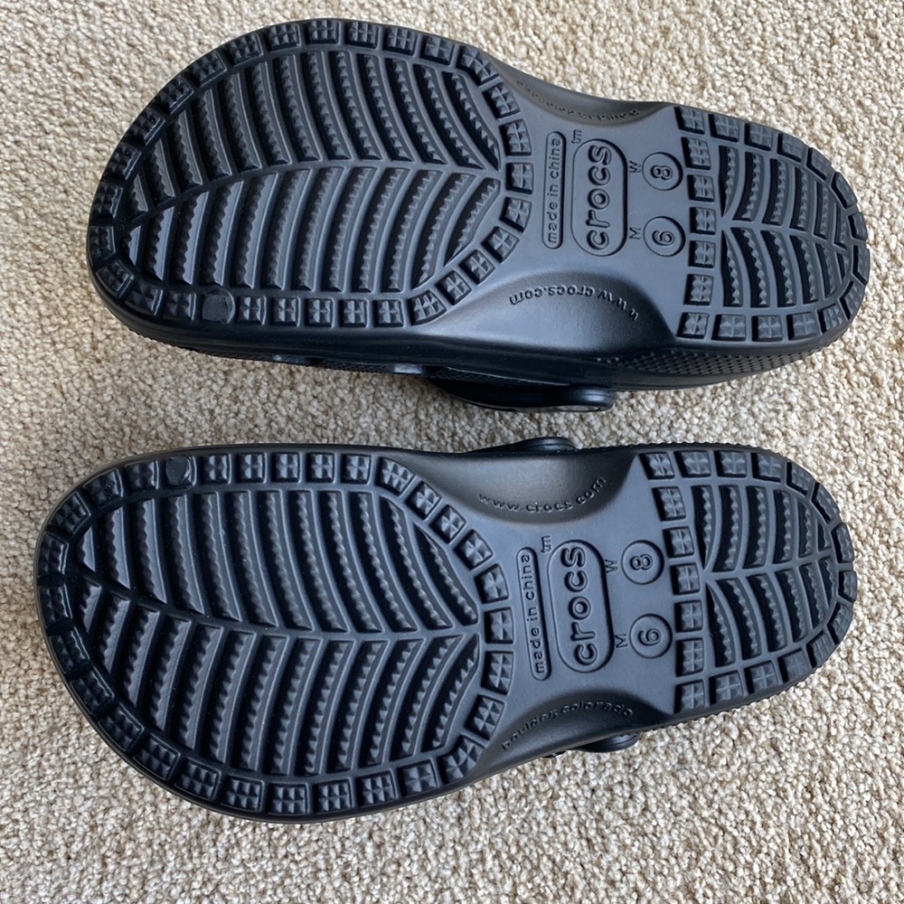NWOT CROCS with Peace and Lock on a Chain in Size 8. Additionally, 7 Jibbets - Picture 4 of 7